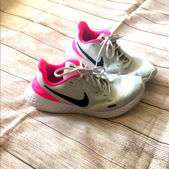 Nike Revolution 5 Running Shoes - Picture 1 of 10
